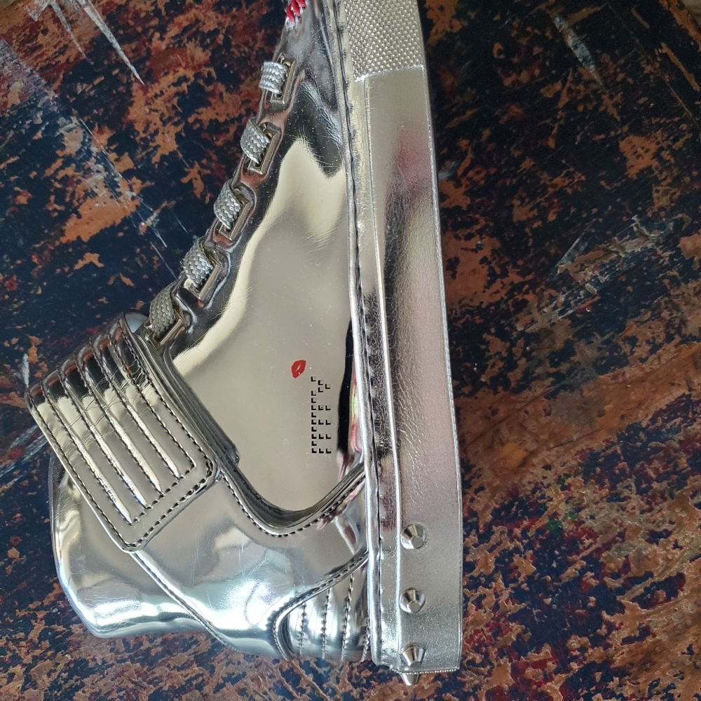 Special edition MTV Christopher Bates New sneakers